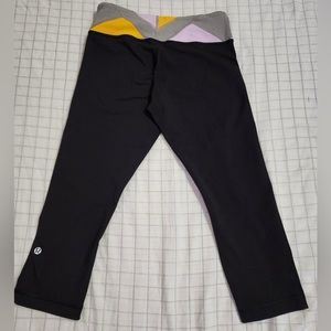 Lululemon cropped Reversible leggings size 6